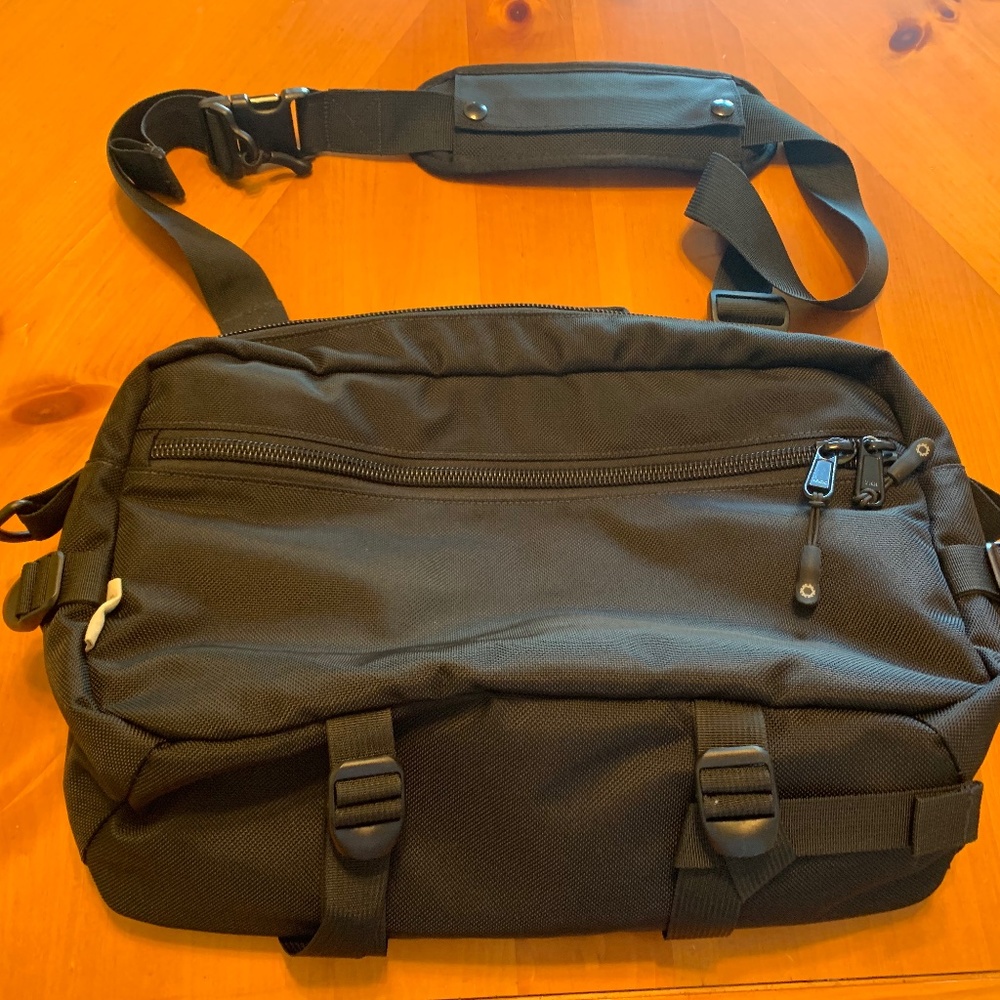 DSPTCH Slingpack